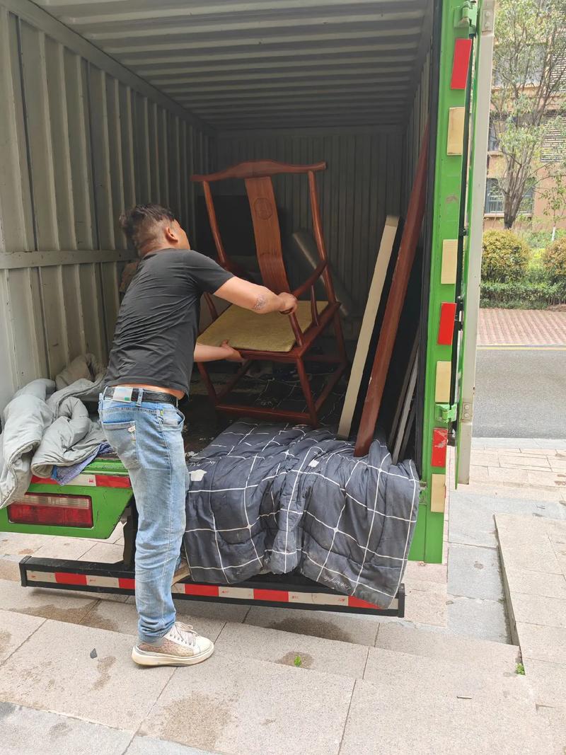 侯師傅裝卸搬運 真誠服務(wù)，專業(yè)保障